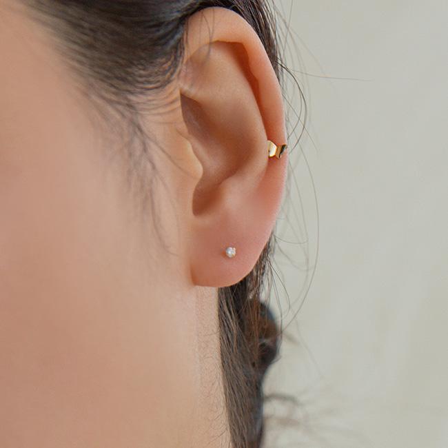 Lunne 14K Butterfly Piercing Earrings (14K Gold) S13