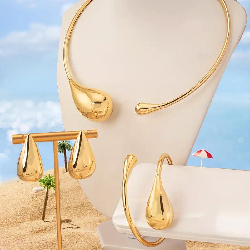 Набор: Металлическое ожерелье, браслет и серьги-гвоздики «Капля воды» с индивидуальным темпераментом. Классический стиль. имбирный