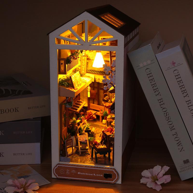 Tianyu DIY 3D Miniature Bookend: Rainy Alley Creative Assembly Model Toy