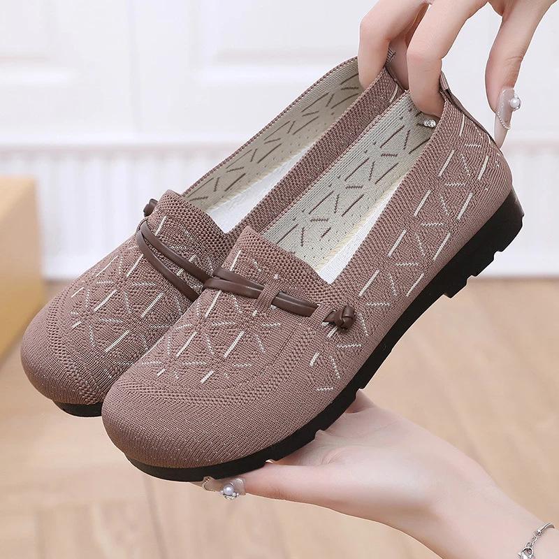 Spring/Summer 2025 Lightweight Slip-On Flyknit Flat Shoes for Middle-Aged & Elderly Women
