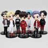 7 sztuk Toppery na tort BTS Zestaw postaci Figurki Akcji Zabawki, Mini Figurki Lalki BTS Akcesoria na Imprezę Urodzinową Samochód Biurko Dekoracje Urodzinowe BTS