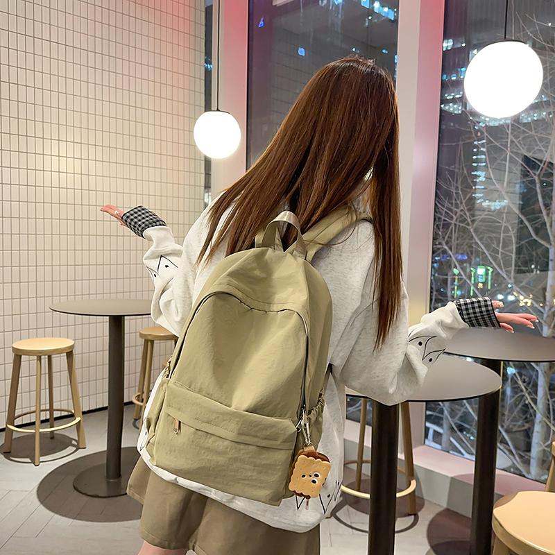 Simple Student Backpack with Large Capacity Multiple Pockets Casual and Lightweight Suitable for Daily and Student Use