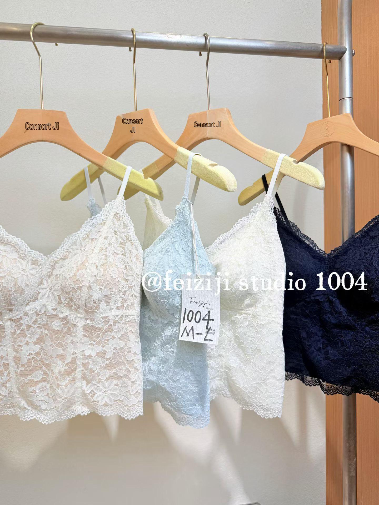 Seamless French Lace V-Neck Camisole with Fixed Cups M (fit for 45-55 kg)