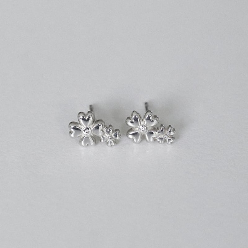 ANOTHER CELL Unity Clover Earring