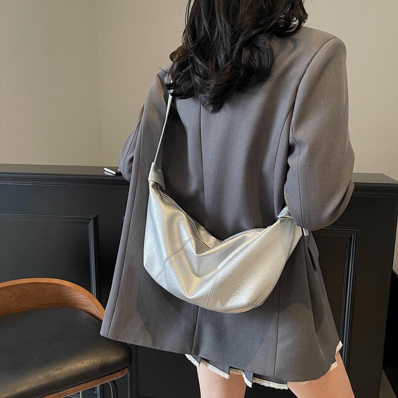 This Year's Popular Simple Dumpling Bag Women's 2025 New Korean Version Casual Messenger Bag Large Capacity Trendy Fashion Shoulder Bag