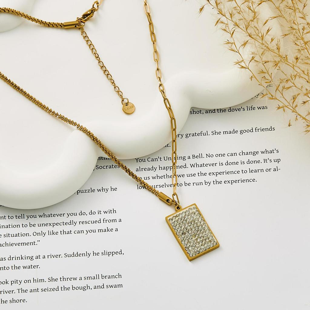 Altın Minimalist Köprücük Kemiği Kolyesi: Elmaslı İnce Bel Titanyum Çelik