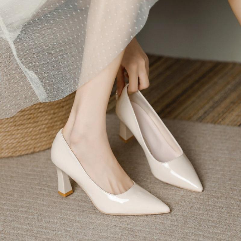 

2025 sexy women s spring summer new French fashion versatile patent leather high heels thick heel niche wedding shoes single shoes 40