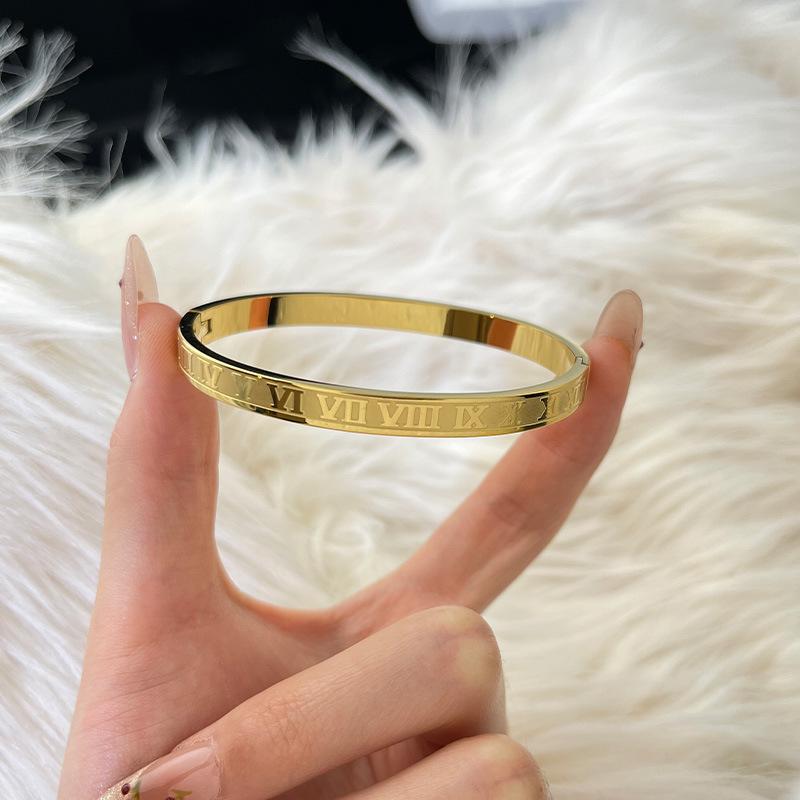 Titanium steel bracelet gold high version temperament zircon bracelet women's light luxury fashion elegance does not fade simple bracelet