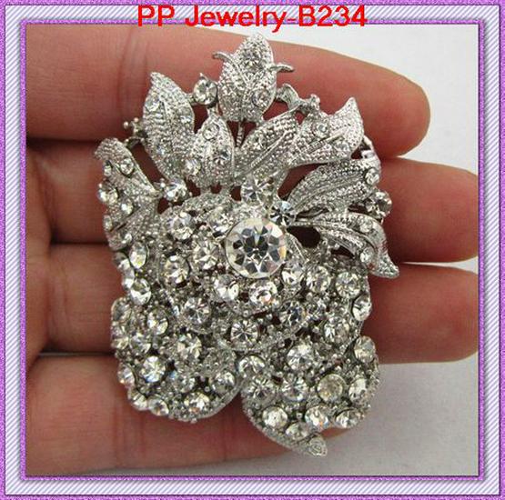 European and American Fashion Crystal Flower Brooch - Autumn/Winter Scarf Buckle Accessory Unisex