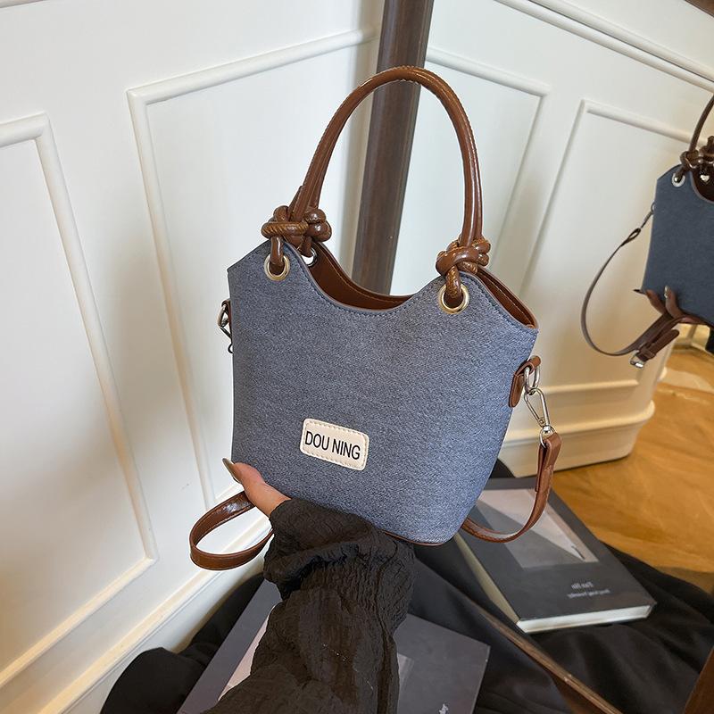 Denim vegetable basket small bag women's 2025 new autumn and winter fashion commuter bucket bag high-end sense contrasting color messenger bag