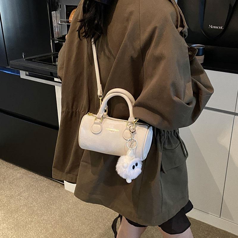 Small bags are popular today, women's new spring and summer versatile messenger bags, handbags, cylindrical bags.