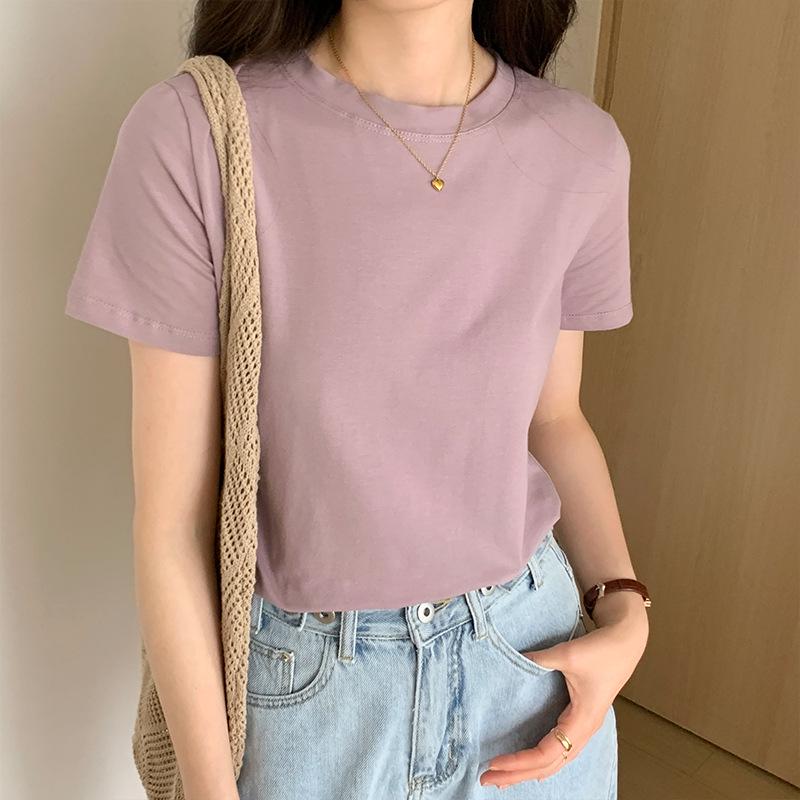 Camiseta feminina clássica de algodão de manga curta: Verão, cor sólida, comprimento até os ombros, gola redonda, corte slim.