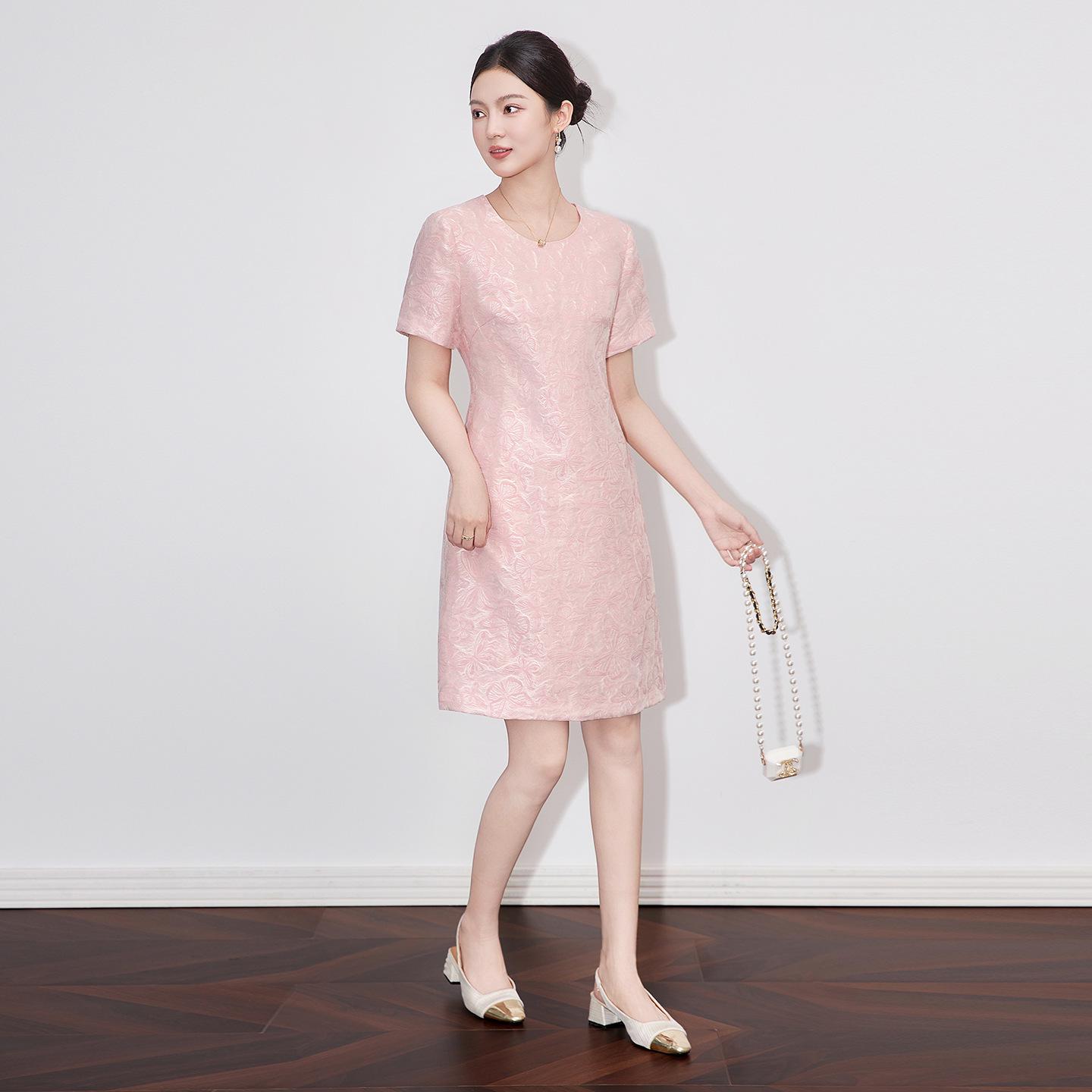 

Летнее платье из жаккарда с тиснением в виде бабочек - Молодящее и модное для женщин M розовый