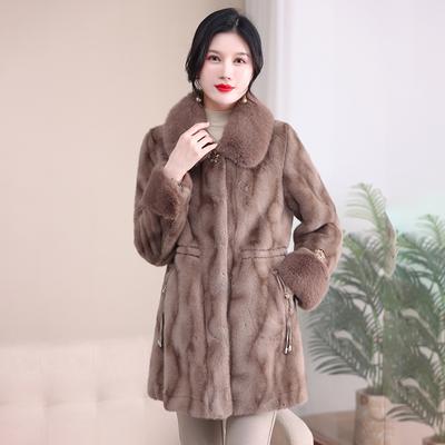 Winter-Mutterkleidung imitierter Nerzmantel, verdickt, um warm und stilvoll zu bleiben. Goldener Nerzmantel für Damen mittleren Alters und älter