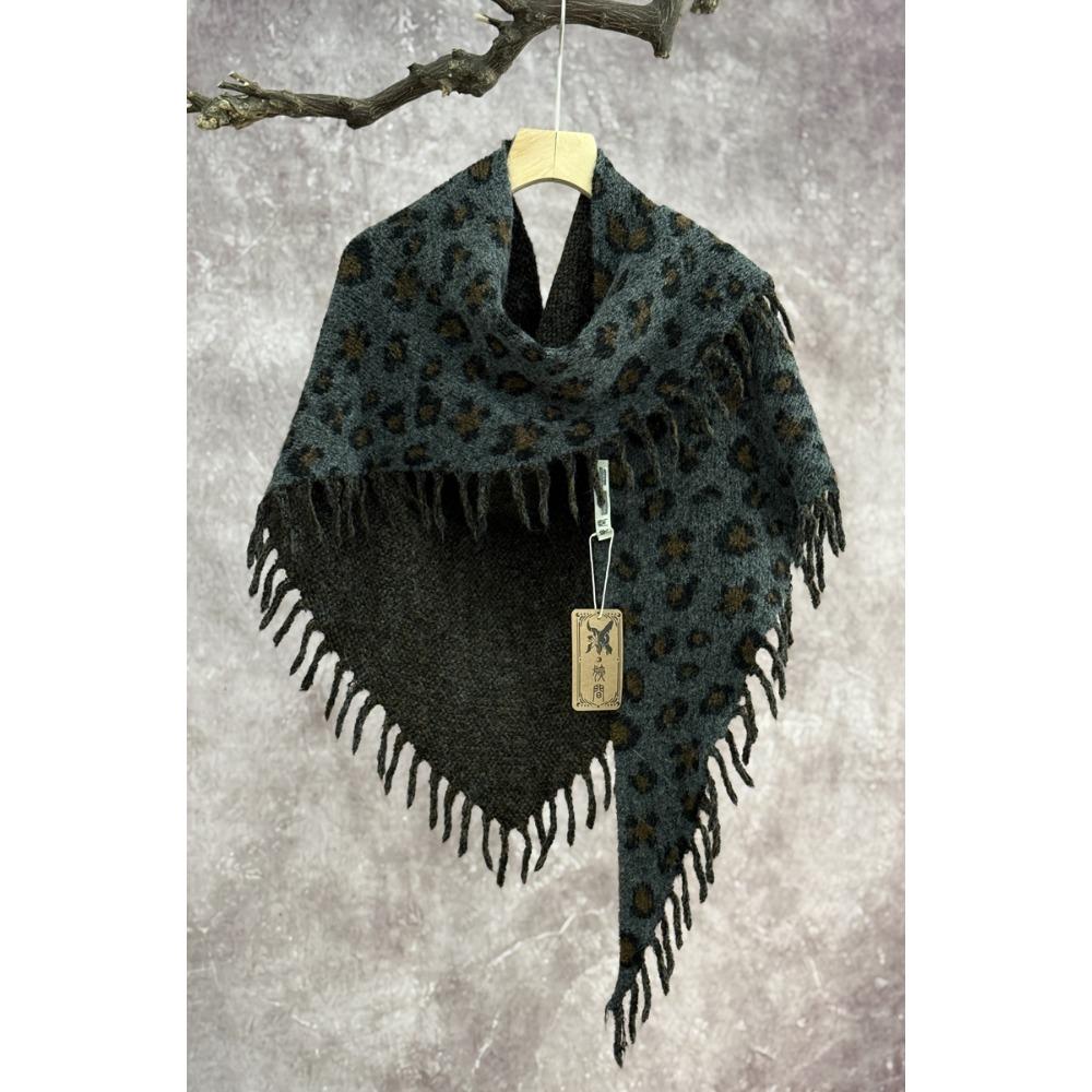 

Triangular scarf women s new retro tassel winter atmosphere versatile warm cold thickened shoulder pads leopard print scarf