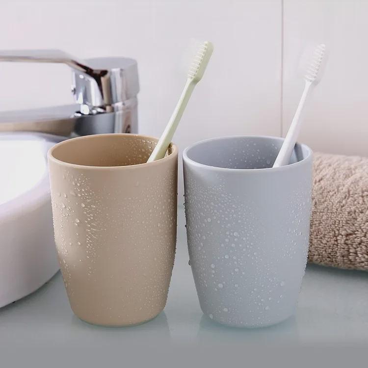Stylish Family Toothbrush & Mouthwash Cup - Solid Color Plastic, Ideal for Couples