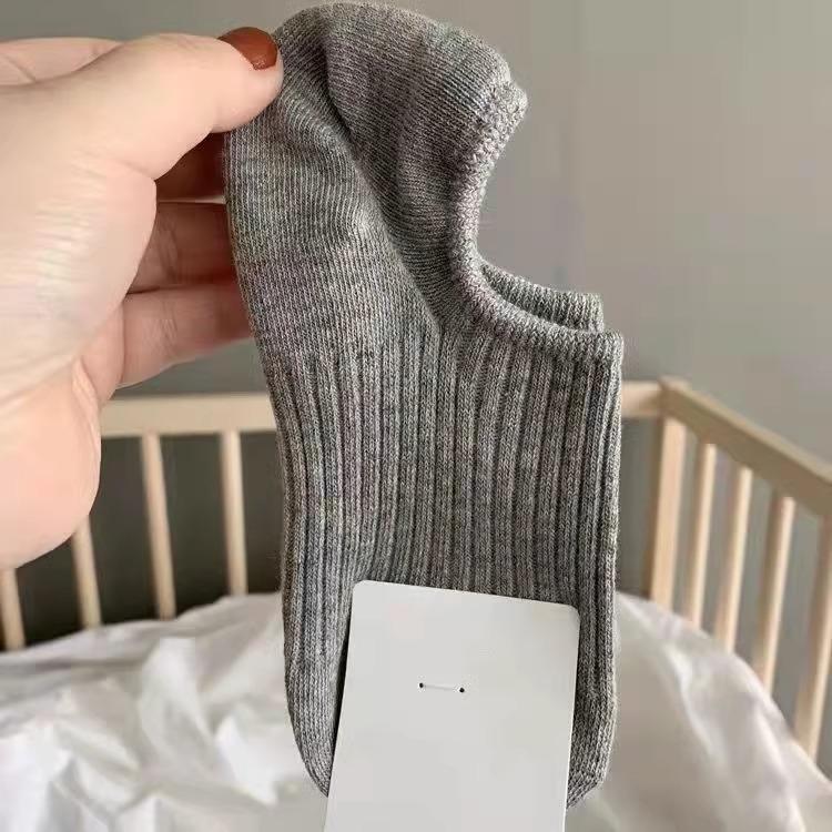 Women's Korean & Japanese Style Invisible Non-Slip Boat Socks - Unisex, Solid Color, Thin, Low-Cut for Spring/Summer