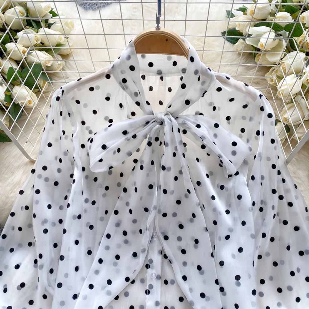 Francouzský Retro Společenský Styl Špičková Polokošile pro Ženy Na Podzim s Bufetovými Rukávy a Designem Mašle, Temperamentní Top