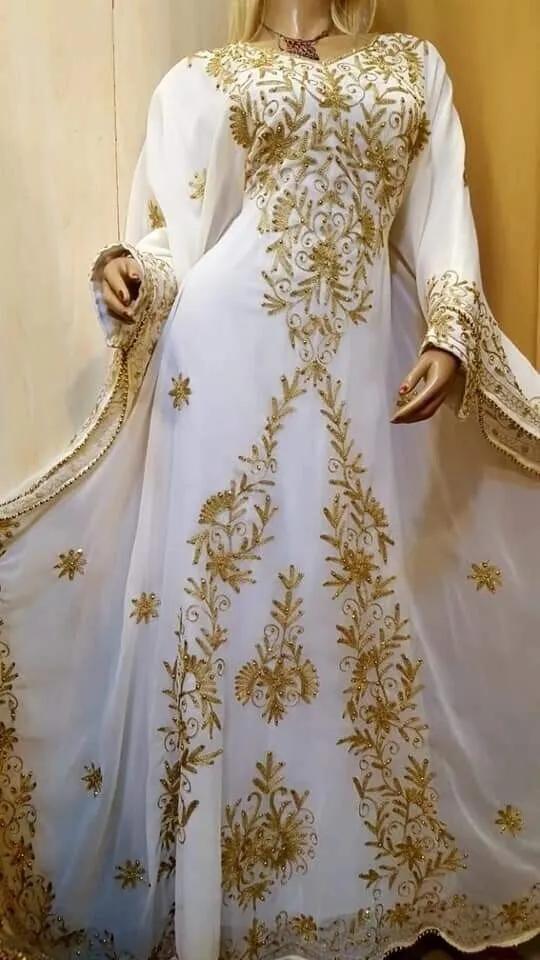 Stilīga balta kaftāna kleita Marokas Dubaijas