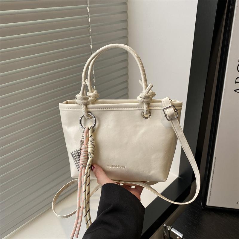 

Простая и модная женская сумочка 2025 новая ретро сумка-корзина для овощей однотонная дорожная на плечо через плечо Without pendant белый