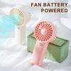 Petit Ventilateur Portable à Main avec Couvercle de Protection de Sécurité Mini Ventilateur Léger pour Enfants et Voyage Dispositif de Refroidissement Facile à Utiliser
