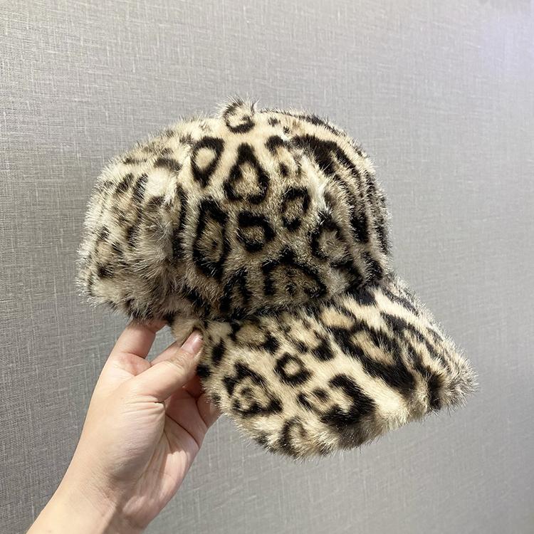 Leopard Print Plush Cap Women's Autumn and Winter Thickened Warm Out of the Street Versatile Fashion Baseball Cap Show Face Small Hat