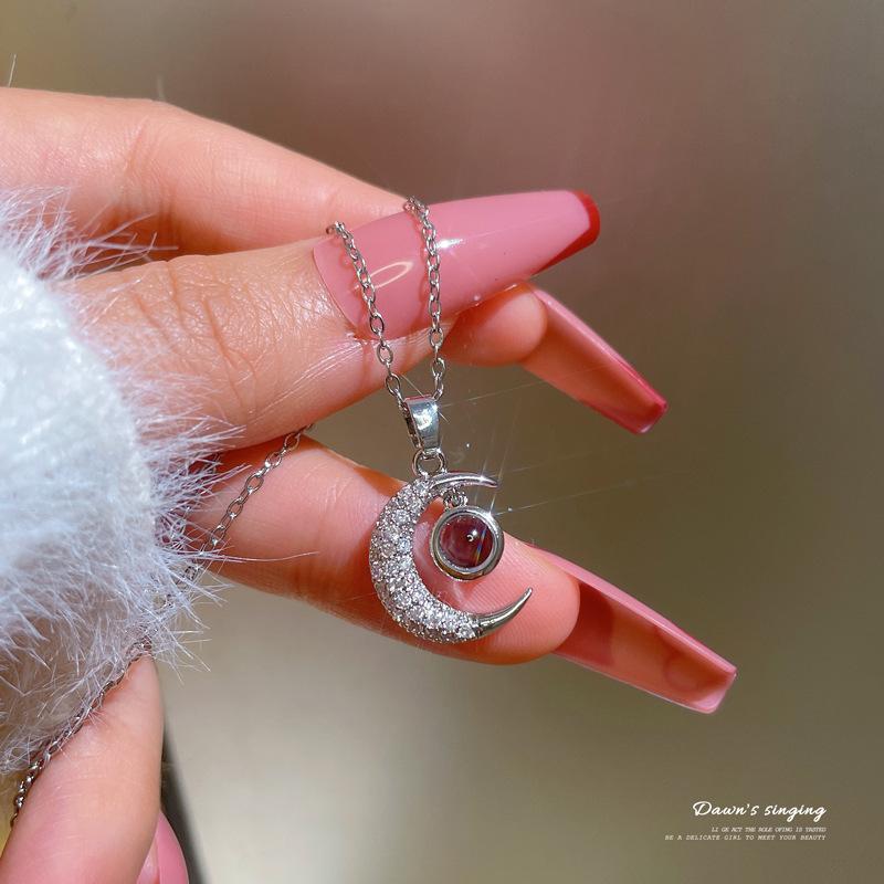 

Медный микро-инкрустированный циркон 100 языков Я люблю твое ожерелье женская проекция луны онлайн знаменитость Джокер ключичная цепочка. серебряный