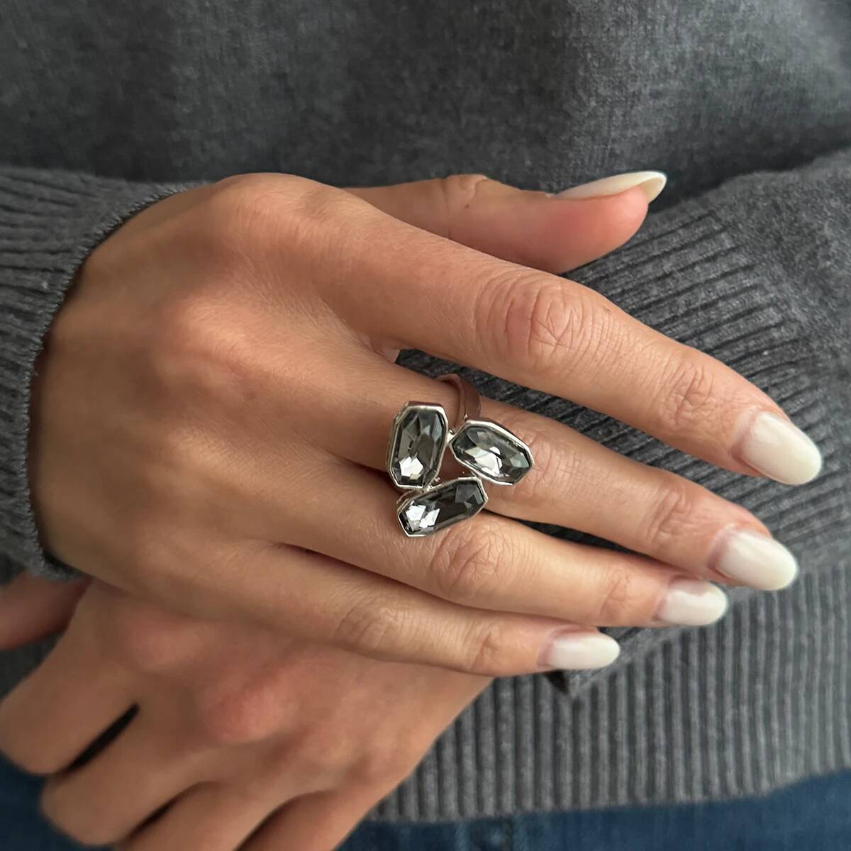 

Ingemark Creative Grey Acrylic Rhinestone Geometric Ring Women Unique Silver Color Square Finger Rings Fashion 2026 New Jewelry
