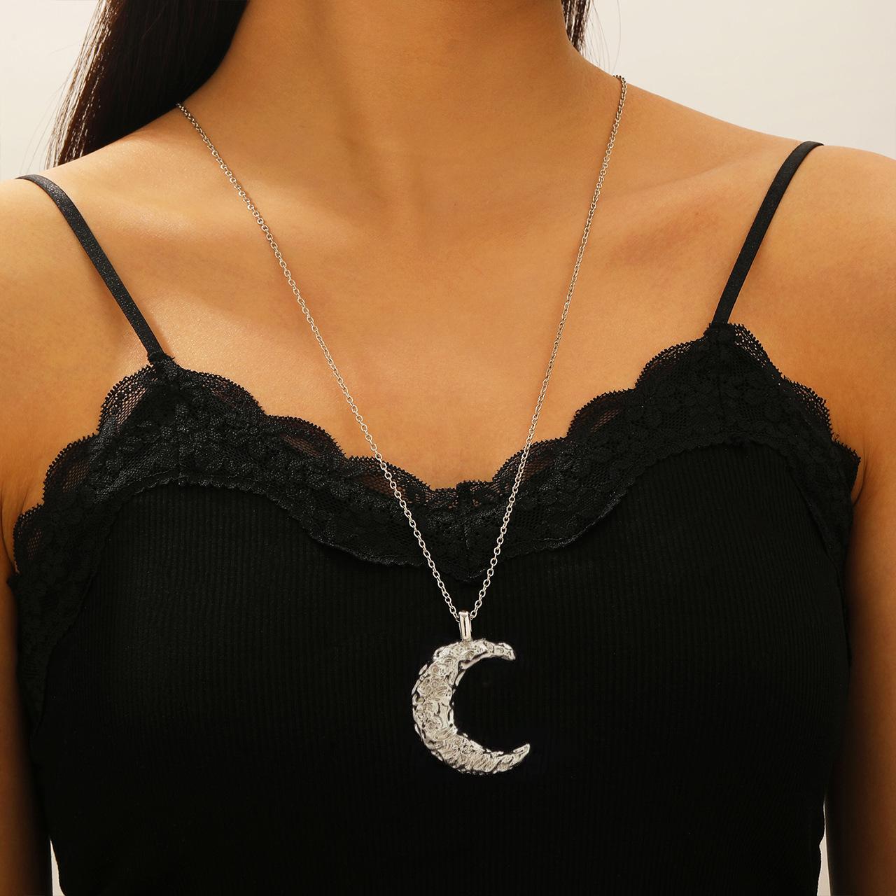 

Hiphop Irregular Texture Metal Star Moon Necklace Pendant Choker Women Men s Minimalist Long Sweater Chain Accessories Zircon