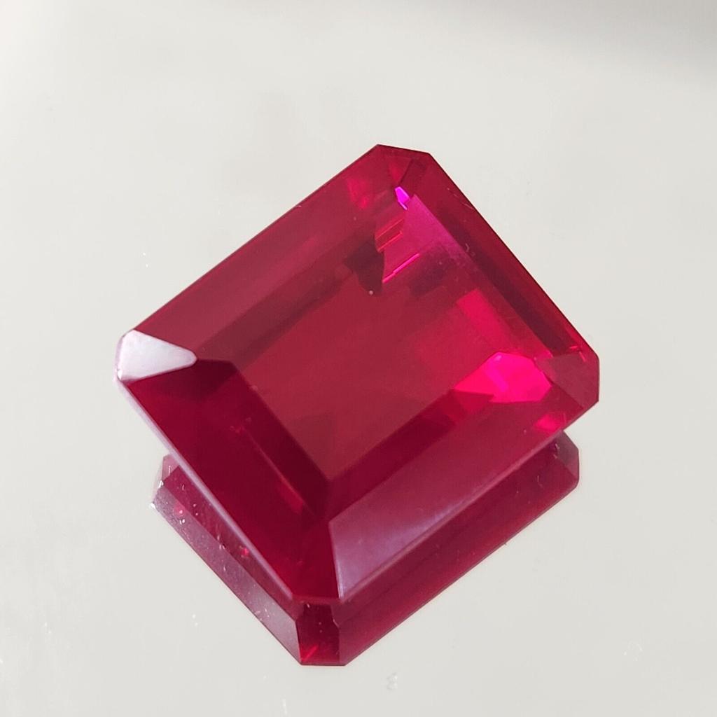 46,45 Karat Erhitzter ZERTIFIZIERTER Roter Rubin Atemberaubender Smaragdschliff Loser Edelstein