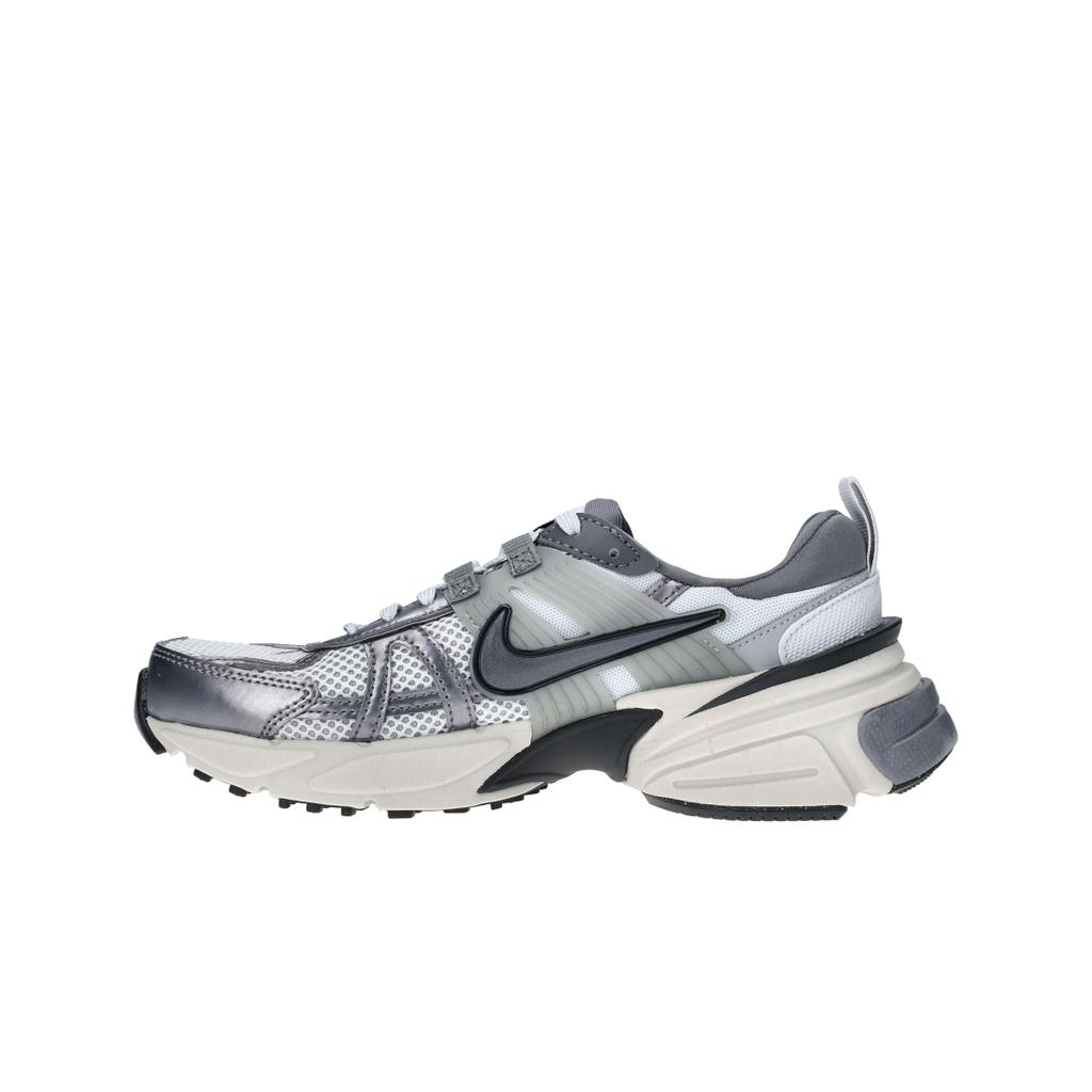 Nike V2K Run Pure Platinum Wolf Grey Damen Sneakers Cool-Grey Metallic-Cool-Grey FD0736-003