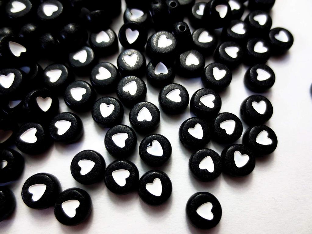 500 ks kulatých plochých korálků se srdíčkovým vzorem, černé, 7 mm, řemeslné materiály Huey h1478s03