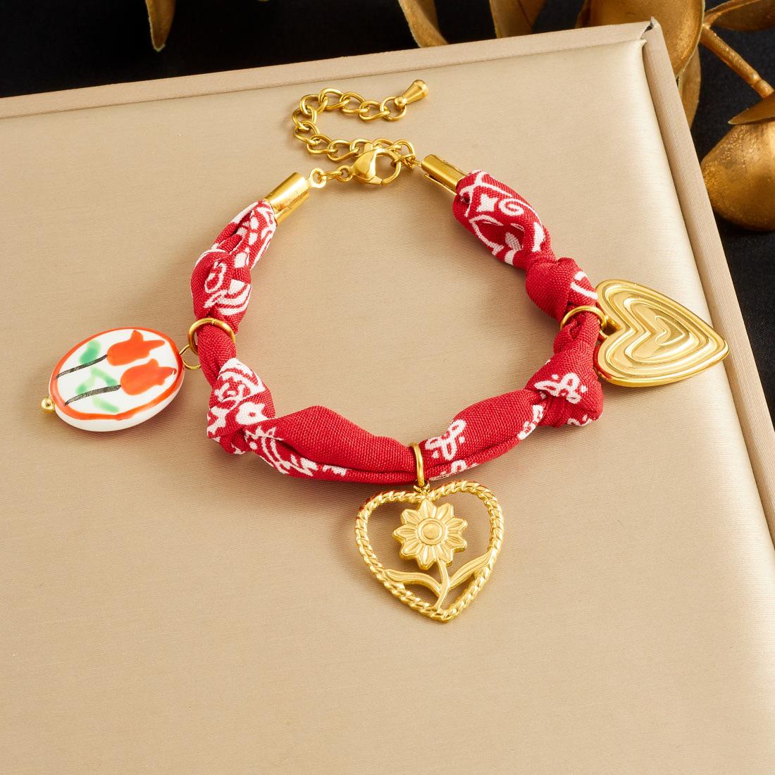 Ретро Этнический Художественный Керамический Кулон в Форме Сердца с Позолоченным Полым Цветочным Узором.