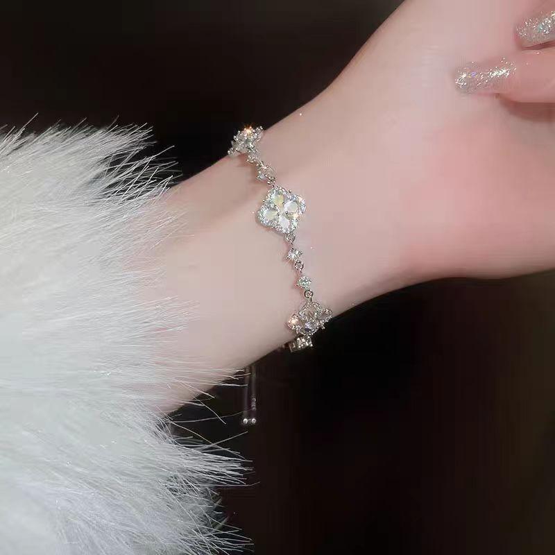 Sparkling Small Flower Zircon Pull Bracelet Women'S Cherry Blossom Diamond Niche Versatile High-End Accessories Hand Jewelry