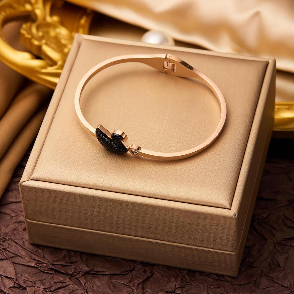 Neues Modisches Titanstahl Anlauffreies Armband für Damen - Vielseitige Europäische Stil-Trends