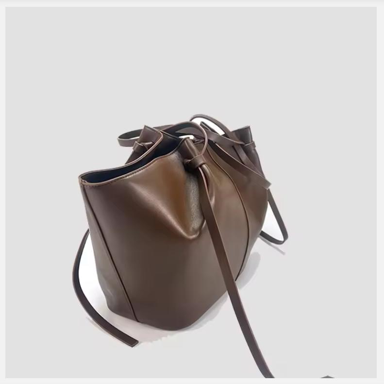 Fashion Large Capacity Trapeze Women Shoulder Bags Designer Metal Lock Handbags High-Quality Pu Leather Big Tote Commute Bag