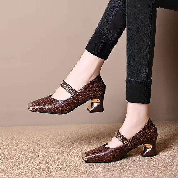 Square head shallow thick heel single shoes autumn new metal chain soft leather medium heel small leather shoes