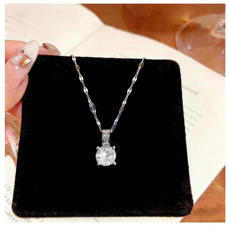 Four Claw Inlaid Zircon Simple Light Luxury Titanium Steel Clavicle Necklace