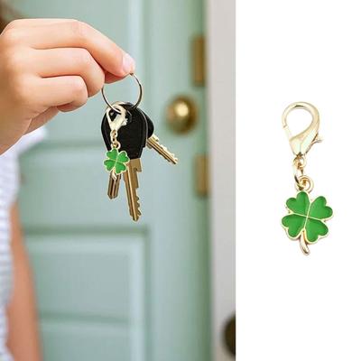 Alloy Clovers Keychain with Drip Oil Designs for Daily Carry Symbolizing Good Luck and Charm