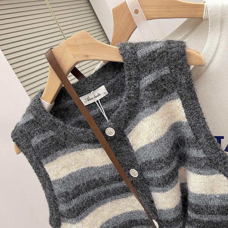 

Женский кардиган-жилет в полоску с круглым вырезом TonLion M