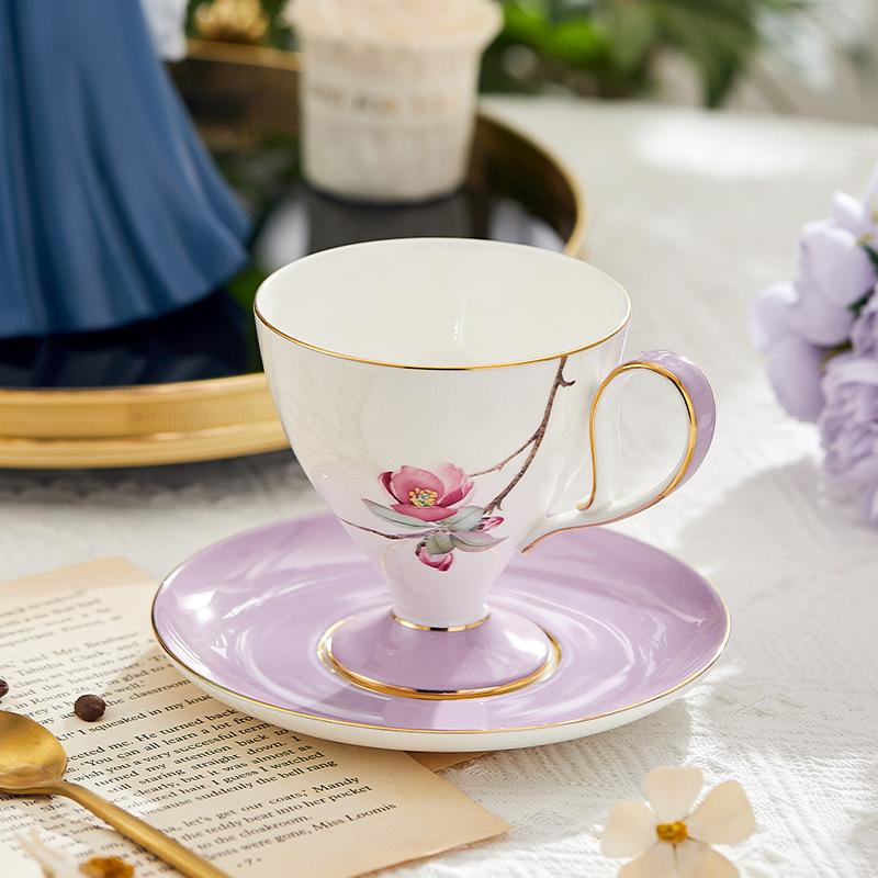 Tasses à café, assiettes et mugs en céramique en porcelaine tendre