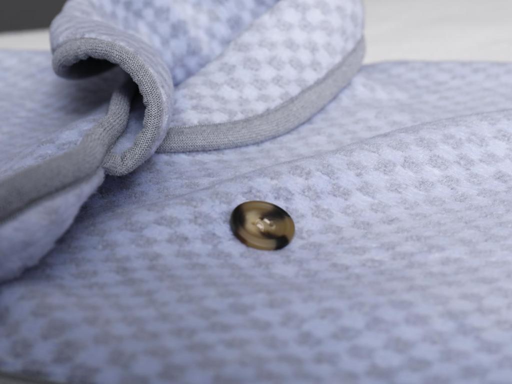 Romance Kosugi Shoulder Pad (M-L) Blue - Experience the feeling of a hot stone bath. Made in Japan.