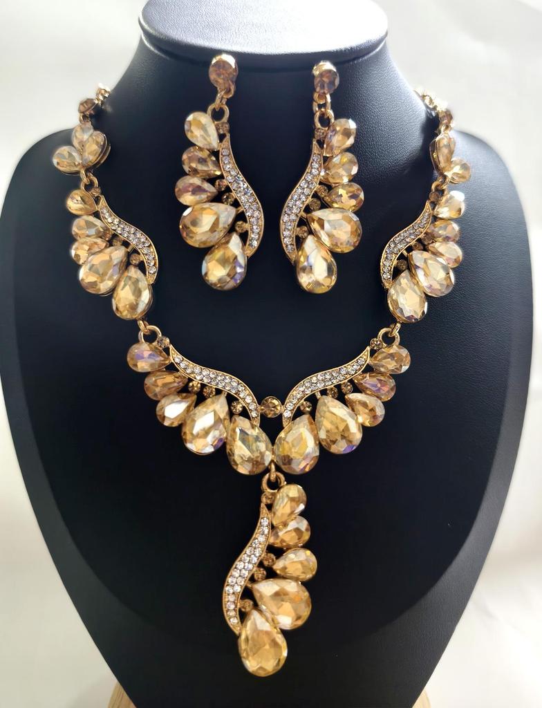 Luxury European & American Teardrop Gemstone Jewelry Set: Necklace and Earrings for Evening Banquets
