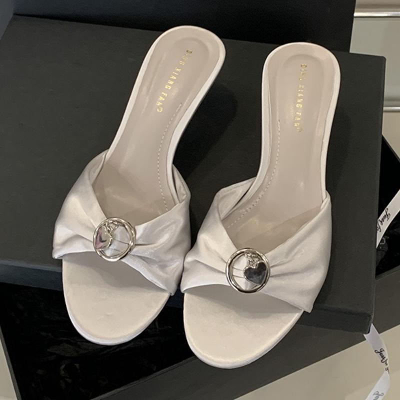 

Fashion Elegant Silk Kitten Heel Slippers Women Fashion Square Toe Metal Buckle Slide Sandal Luxury Brand Designer Dress Sandalias Mujer 40 серебряный