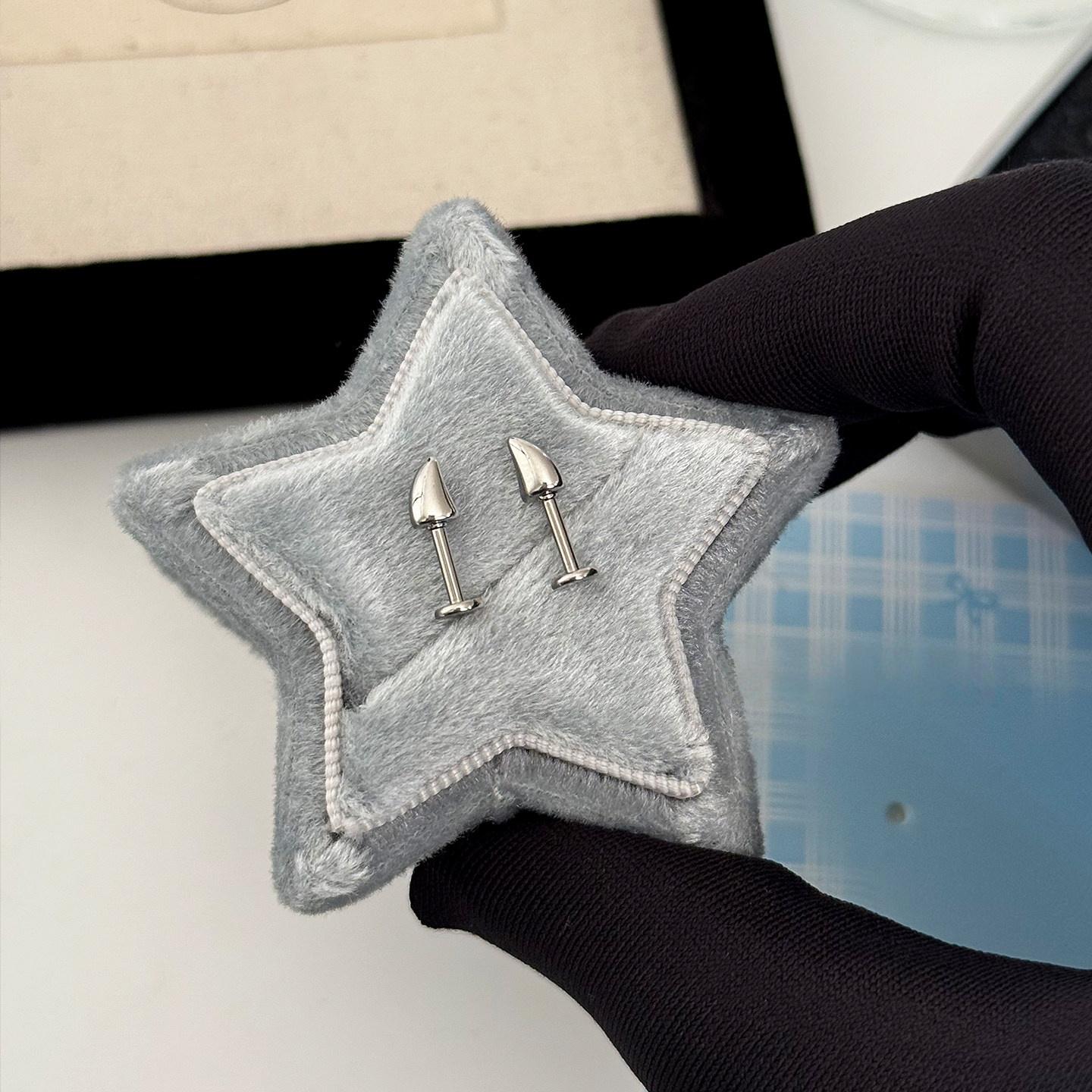 

Titanium Alloy Demon Horn Earrings for Women Dark and Cute Spicy Girl Anti Allergic Puncture Jewelry Earrings