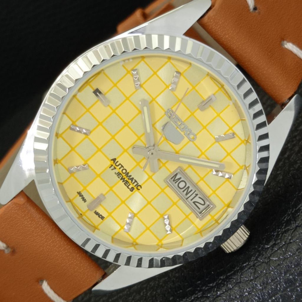 

AUTOMATIC VINTAGE SEIKO 5 REFURBISHED JAPAN MENS YELLOW DIAL WATCH a440346-4 Sk-a440346