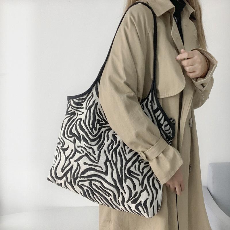

Zebra-print Tote Bag with Large Capacity