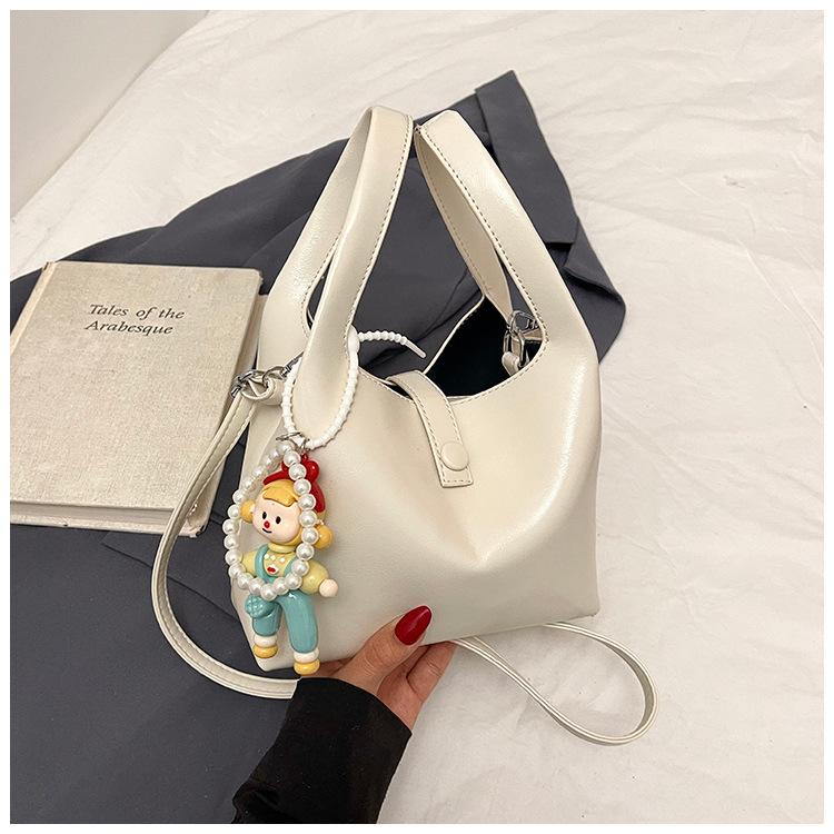 Korean Version of Fashionable Portable Bucket Bag Women's 2025 New Simple and Versatile Shoulder Bag Texture Versatile Commuter Messenger Bag