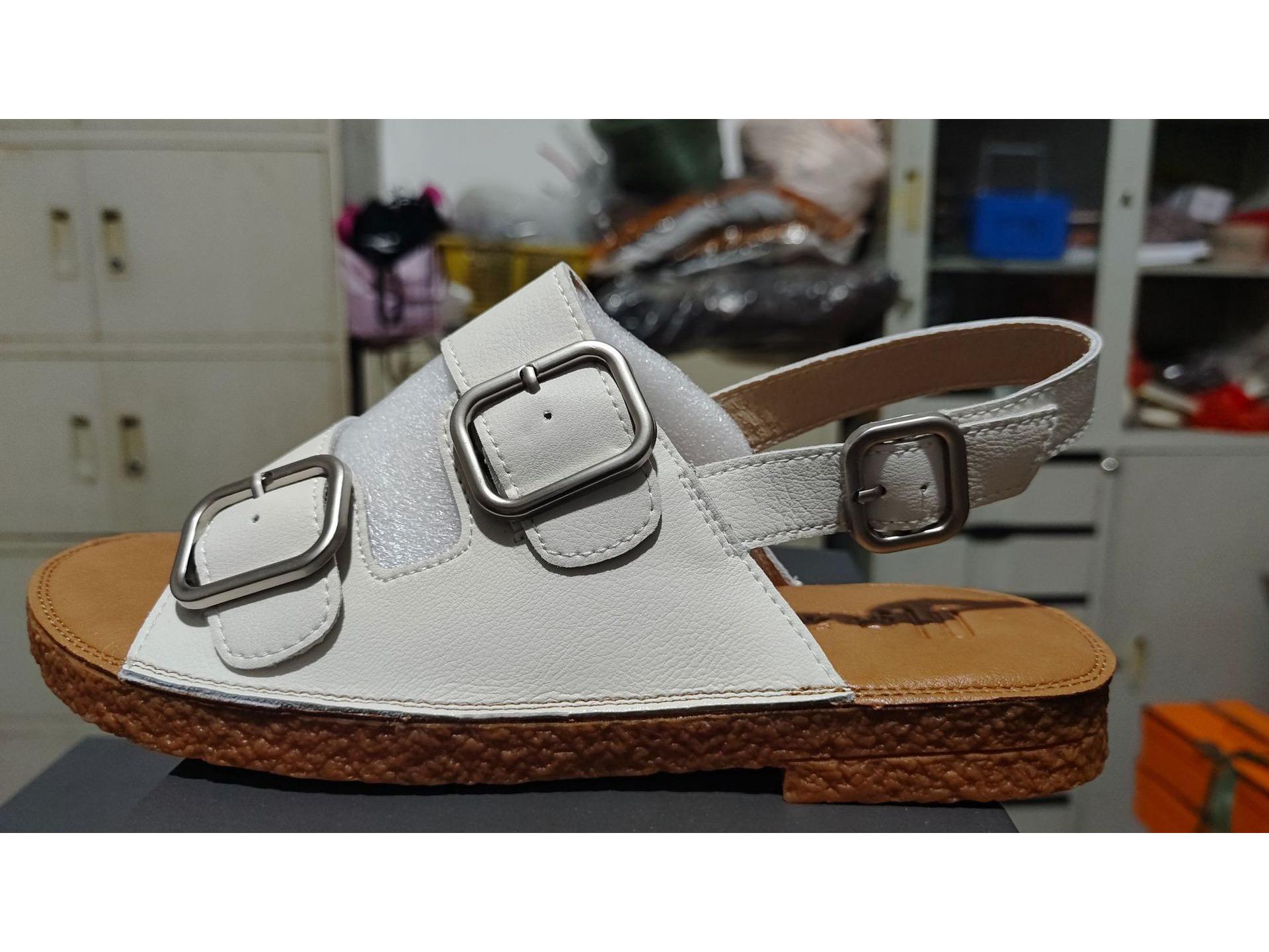 

2025 Высококачественные женские модные сандалии из натуральной кожи - Универсальная пляжная обувь на плоской подошве Size 35