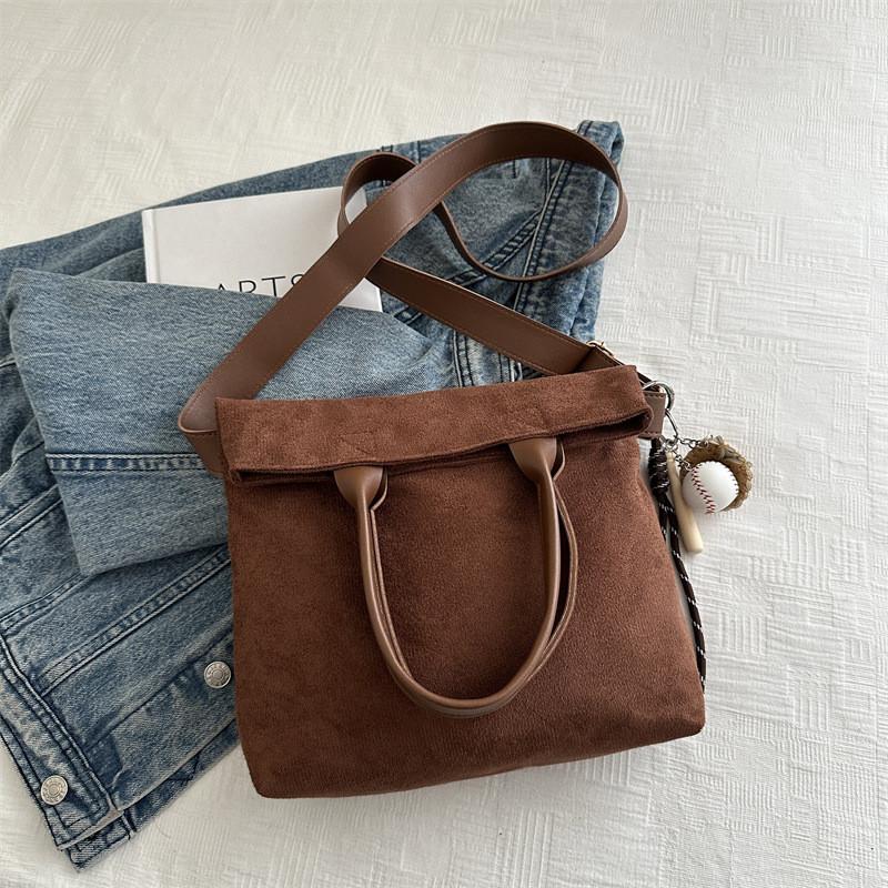 Stylish Vintage Tote Bag For Women With Spacious Design And Trendy Street Style